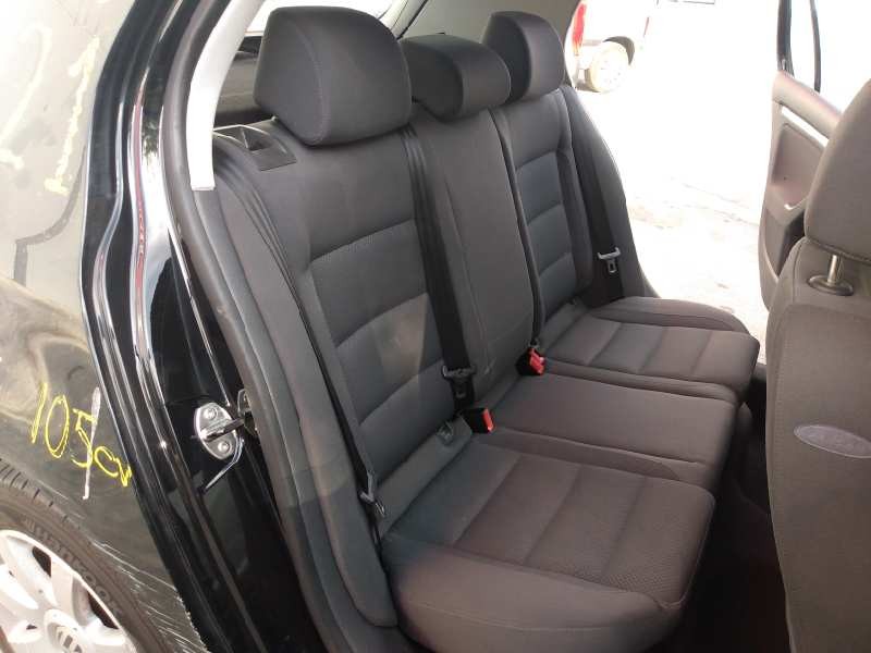 volkswagen golf v berlina (1k1) del año 2004