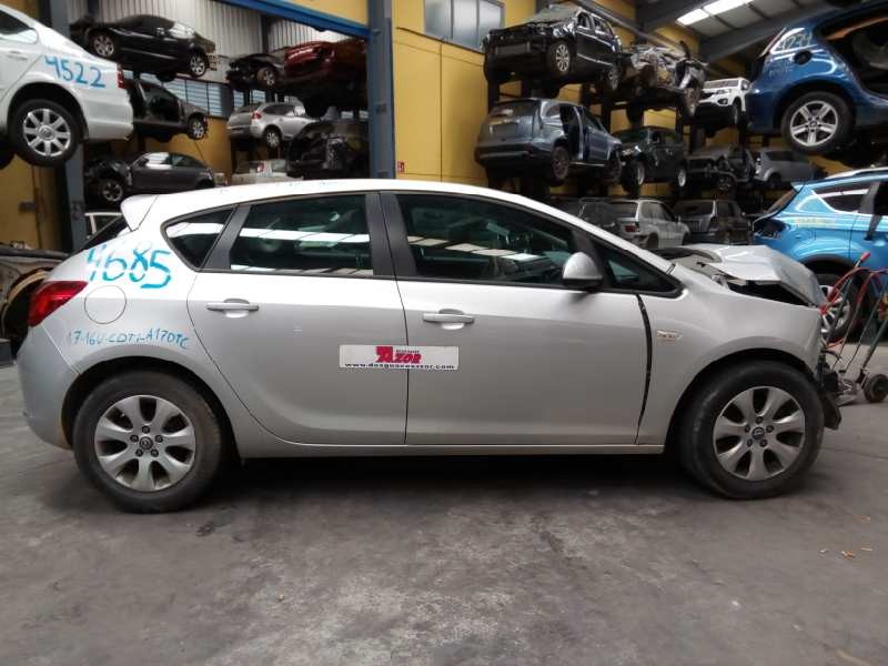 opel astra j lim. del año 2010