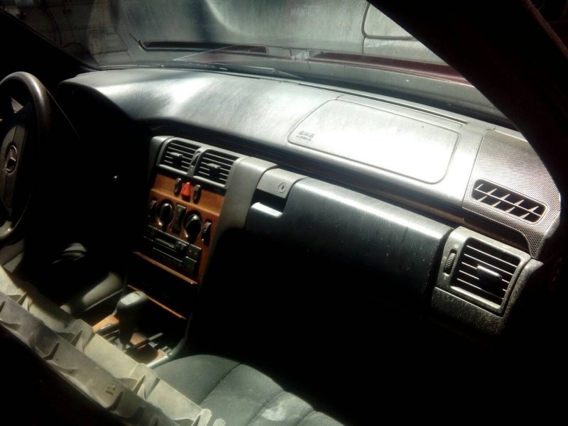 mercedes-benz clase e (w210) berlina del año 1997