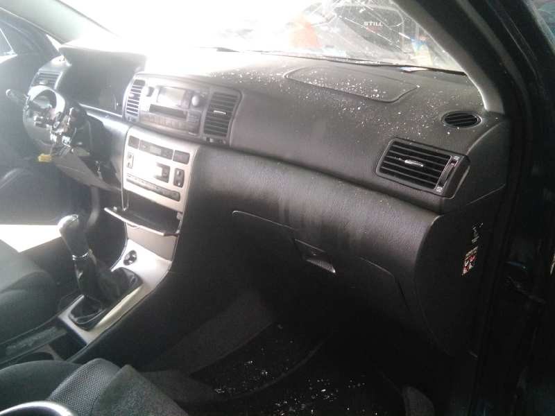 toyota corolla (e12) del año 2001