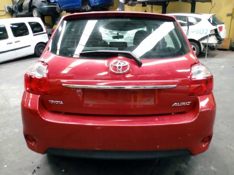 toyota auris del año 2011