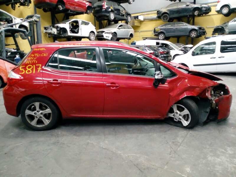 toyota auris del año 2011