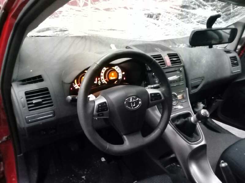 toyota auris del año 2011