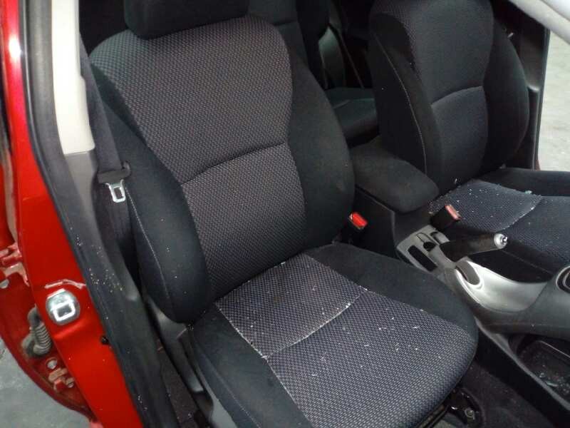 toyota auris del año 2011