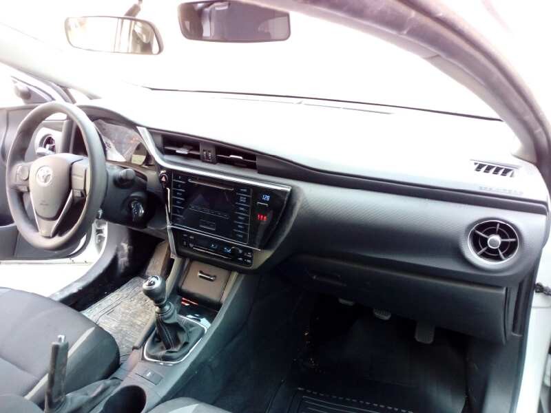 toyota auris del año 2017