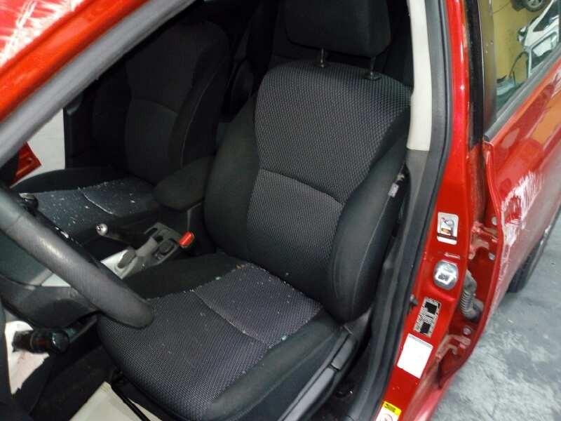 toyota auris del año 2011