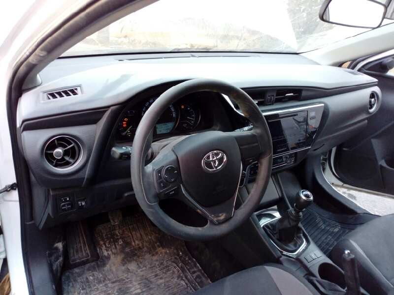 toyota auris del año 2017