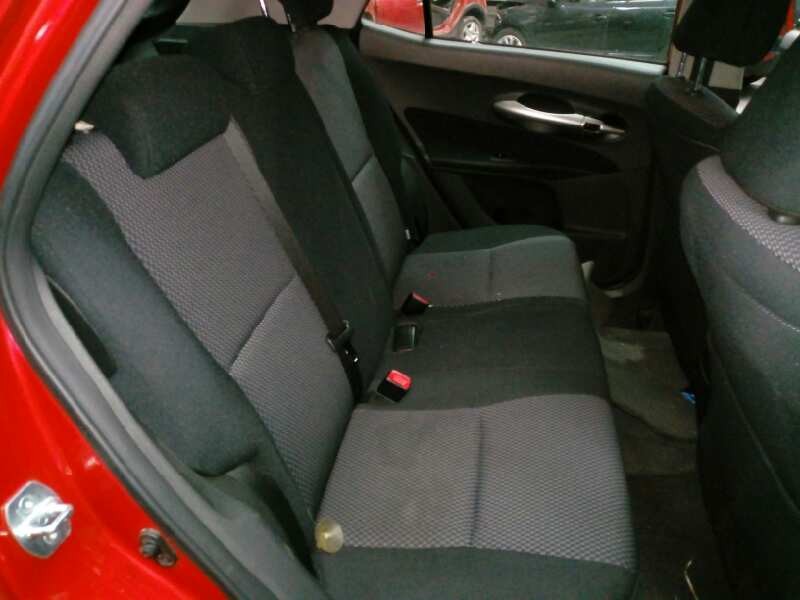 toyota auris del año 2011
