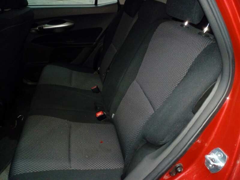 toyota auris del año 2011