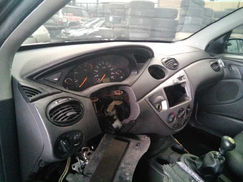 ford focus berlina (cak) del año 2001