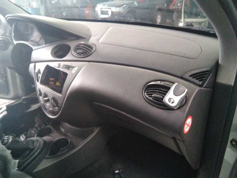 ford focus berlina (cak) del año 2001