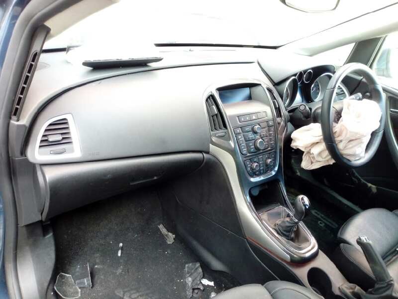 opel astra j lim. del año 2011