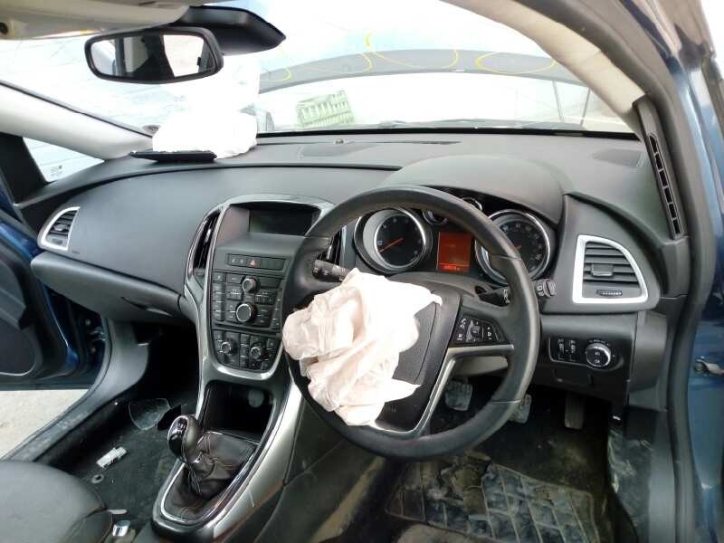 opel astra j lim. del año 2011