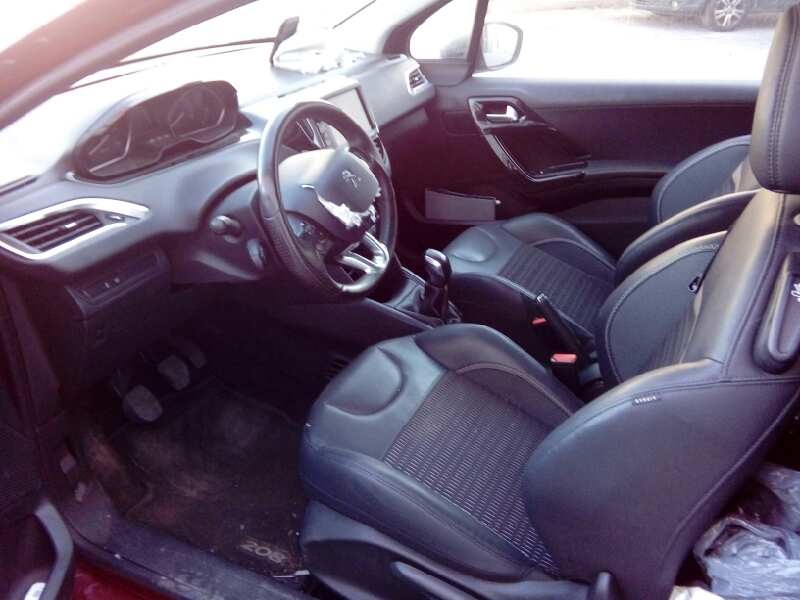 peugeot 208 del año 2012