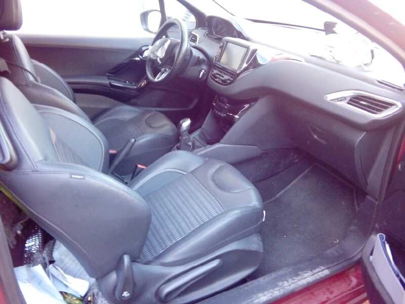 peugeot 208 del año 2012