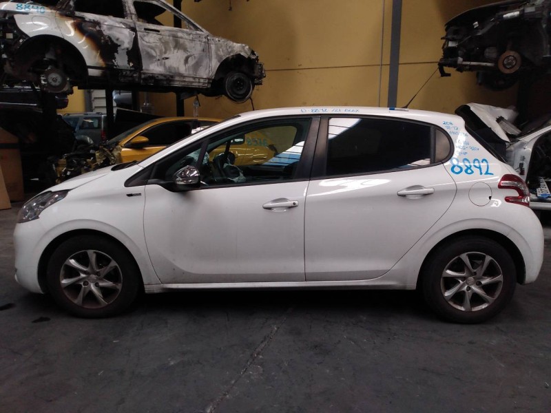 peugeot 208 del año 2012