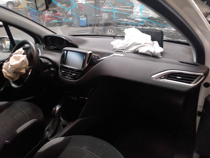 peugeot 208 del año 2012