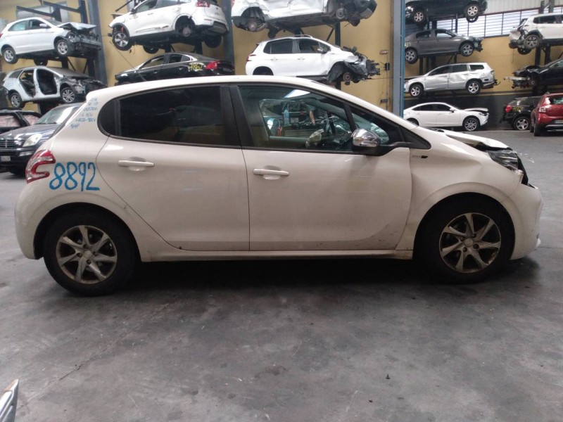 peugeot 208 del año 2012