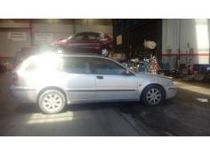 volvo v40 familiar del año 2002