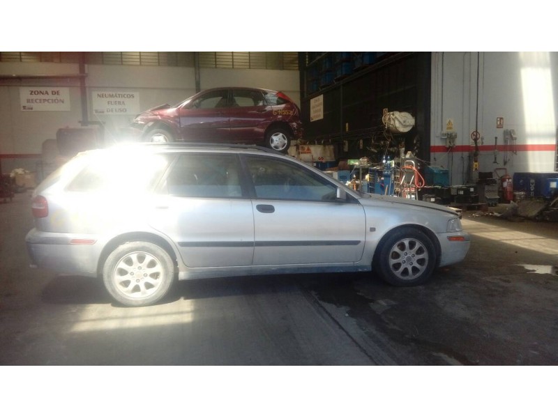 volvo v40 familiar del año 2002