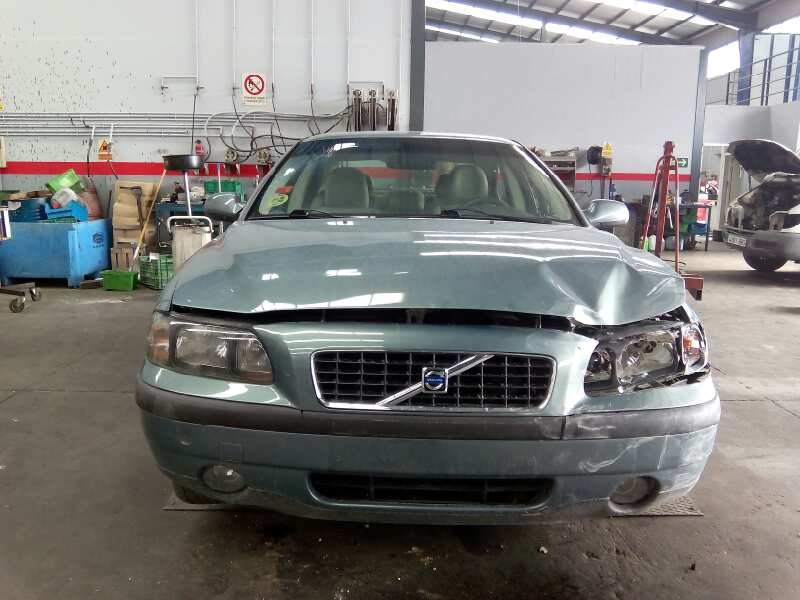 volvo s60 berlina del año 2000
