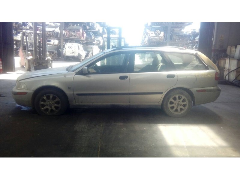 volvo v40 familiar del año 2002