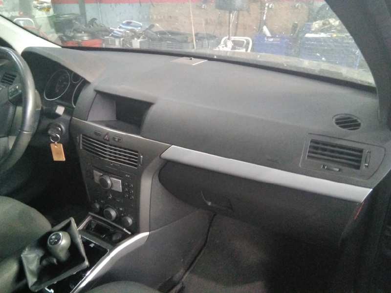 opel astra h berlina del año 2007