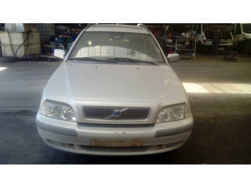 volvo v40 familiar del año 2002