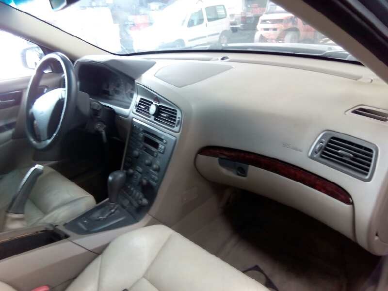 volvo s60 berlina del año 2000
