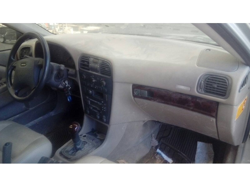 volvo v40 familiar del año 2002
