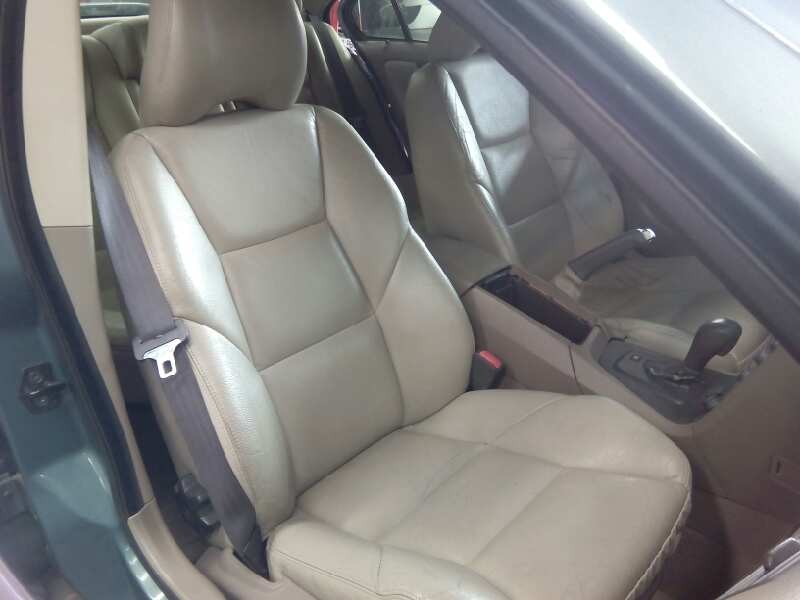 volvo s60 berlina del año 2000