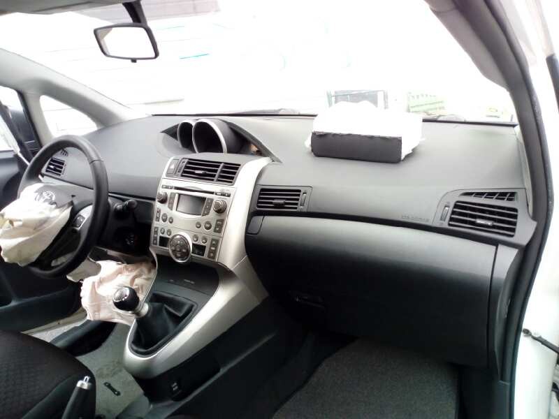toyota verso del año 2011
