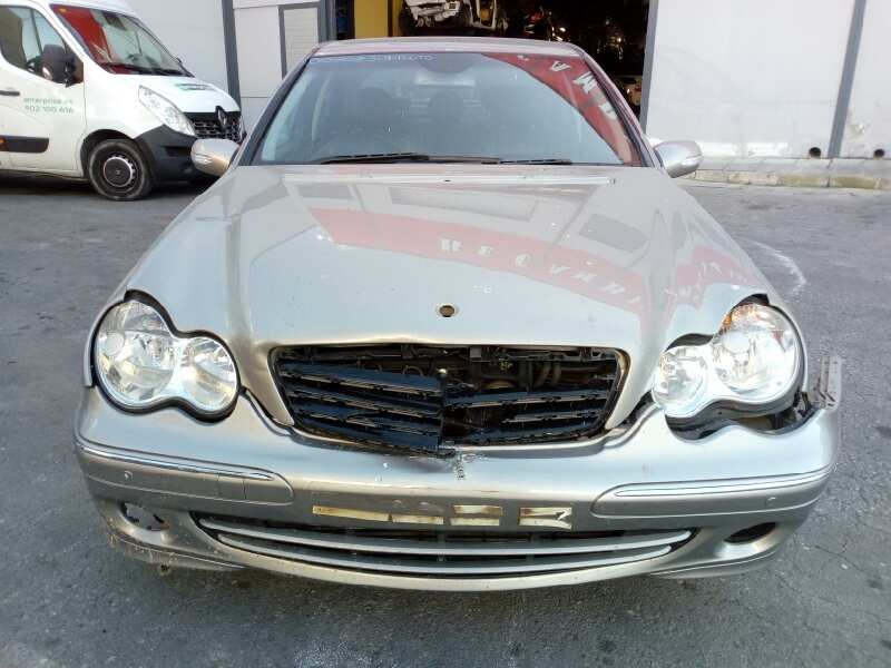 mercedes-benz clase c (w203) berlina del año 2005