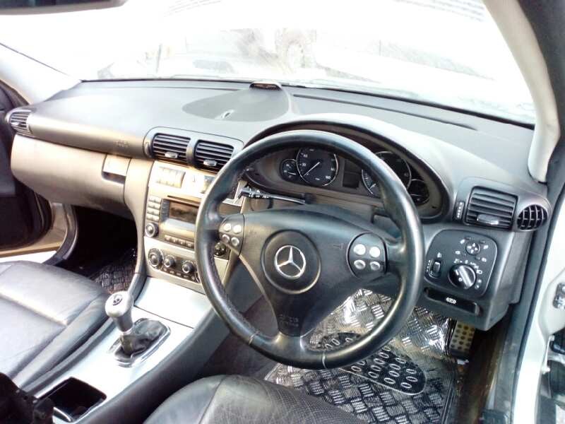 mercedes-benz clase c (w203) berlina del año 2005