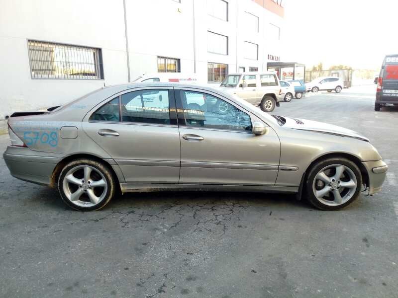 mercedes-benz clase c (w203) berlina del año 2005
