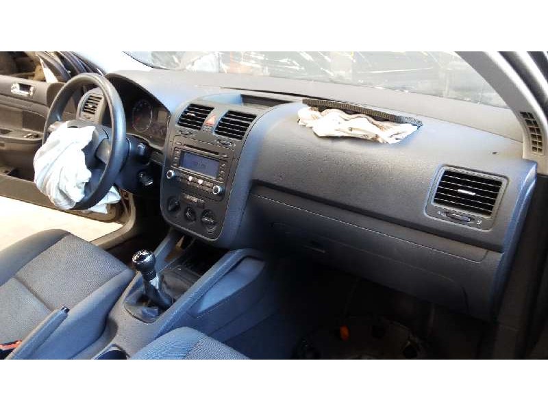 volkswagen golf v berlina (1k1) del año 2004