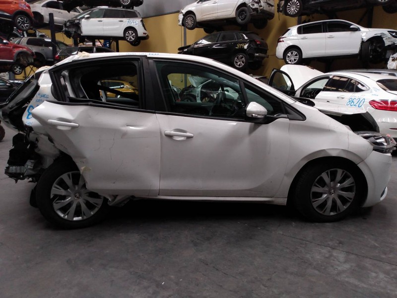 peugeot 208 del año 2015