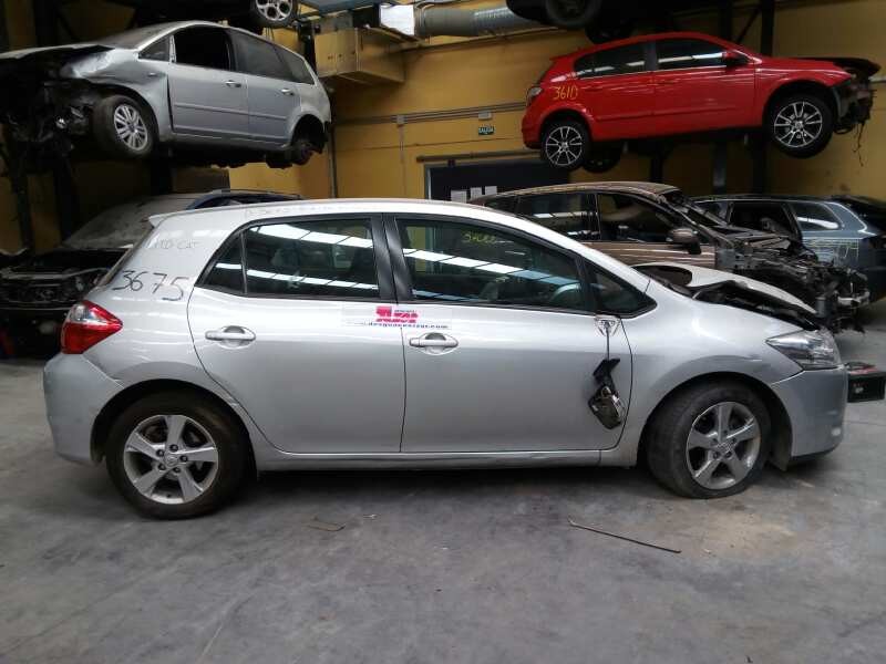 toyota auris del año 2010