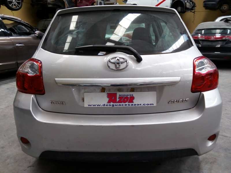 toyota auris del año 2010