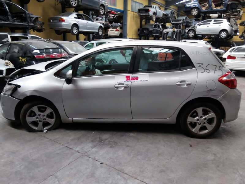 toyota auris del año 2010