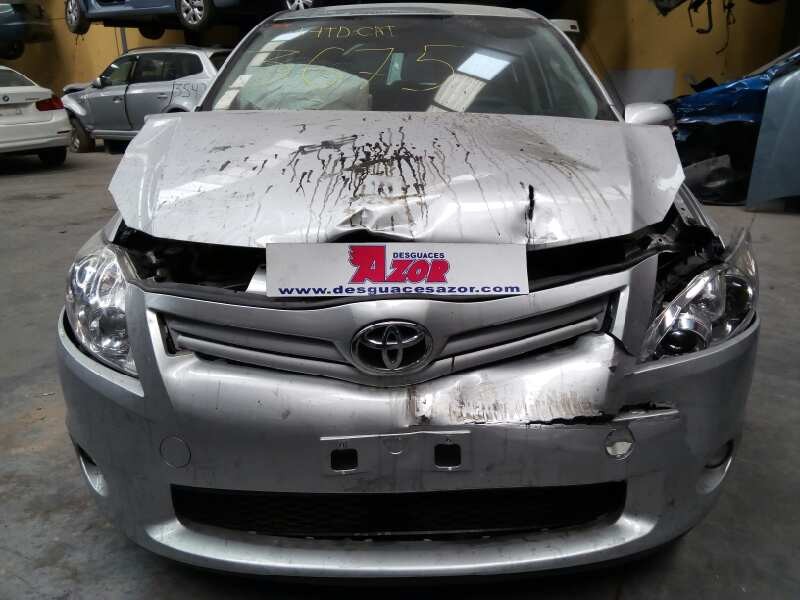 toyota auris del año 2010