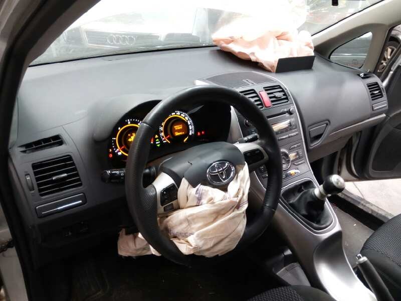 toyota auris del año 2010