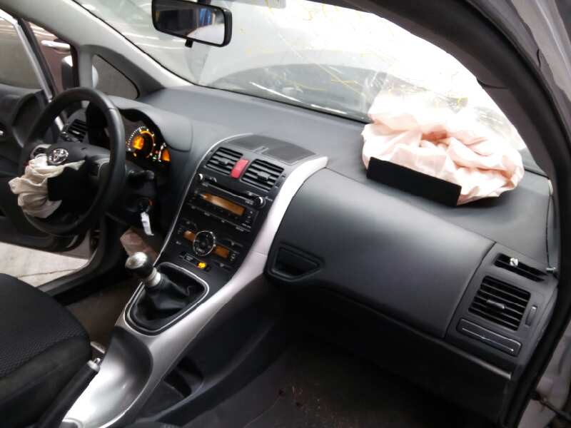 toyota auris del año 2010