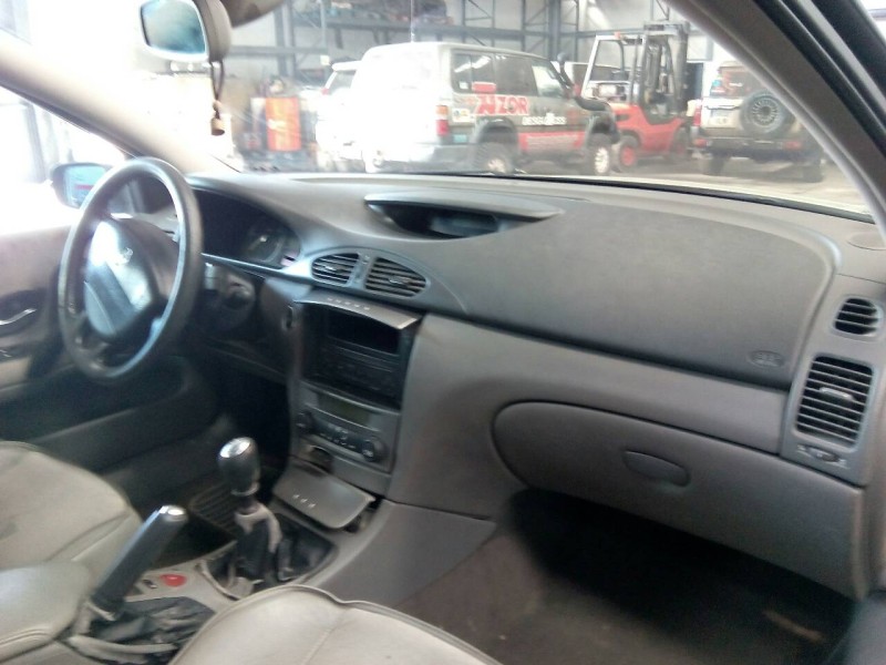 renault laguna ii (bg0) del año 2001