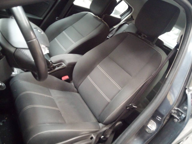 renault megane iii berlina 5 p del año 2013