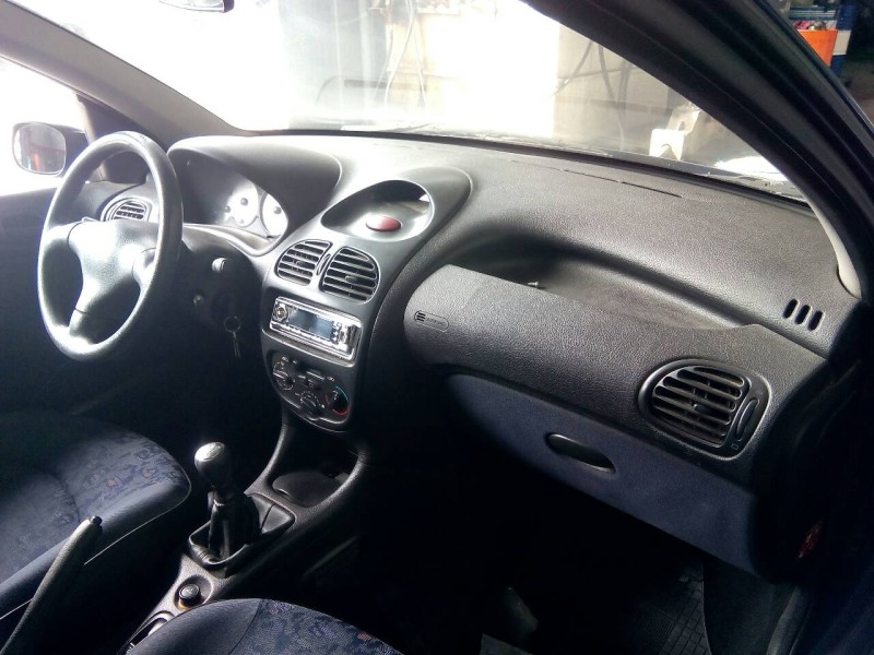 peugeot 206 berlina del año 2002