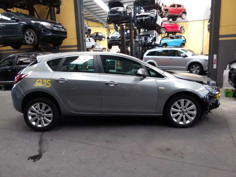 opel astra j lim. del año 2011