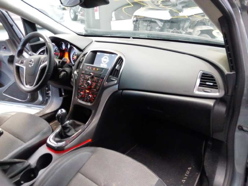 opel astra j lim. del año 2011