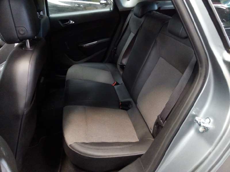 opel astra j lim. del año 2011