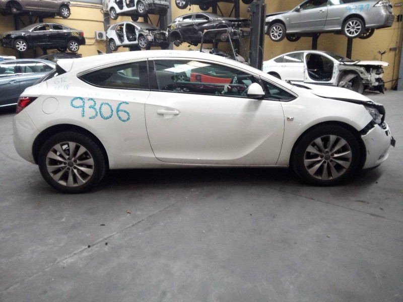 opel astra j gtc del año 2014